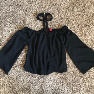 Cute Guess top with choker!